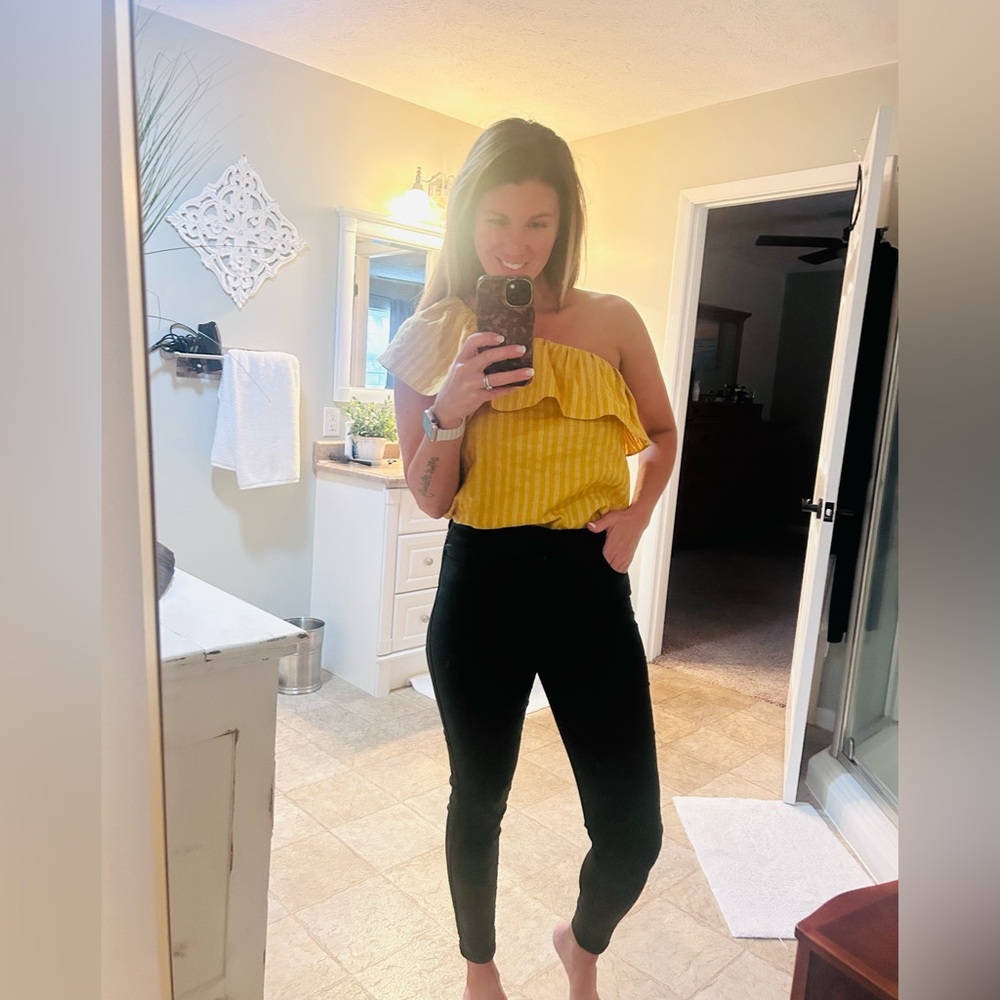 Listicle one shoulder top